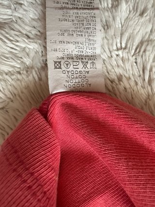 Camiseta Deportiva Mito y Stradivarius roja fucsia