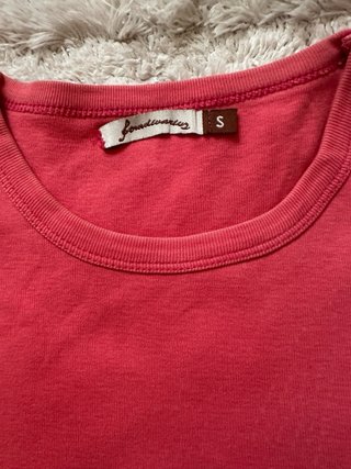 Camiseta Deportiva Mito y Stradivarius roja fucsia