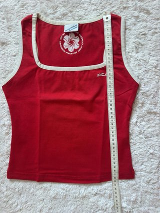Camiseta Deportiva Mito y Stradivarius roja fucsia