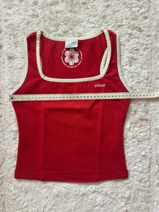 Camiseta Deportiva Mito y Stradivarius roja fucsia