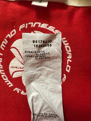 Camiseta Deportiva Mito y Stradivarius roja fucsia