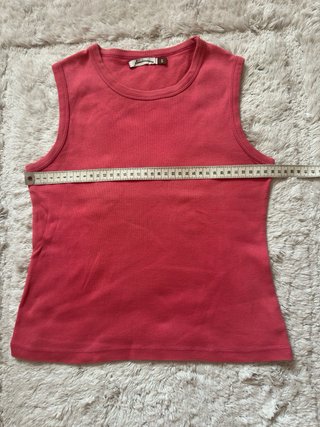 Camiseta Deportiva Mito y Stradivarius roja fucsia