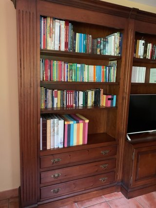 Librería de pino estilo nogal