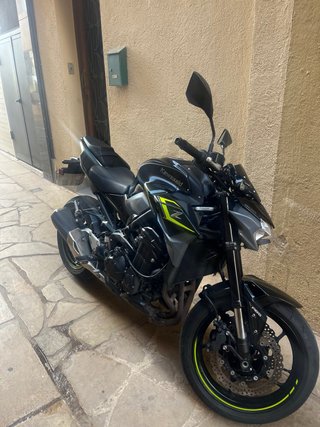 Kawasaki Z900 A2 2024 Negra