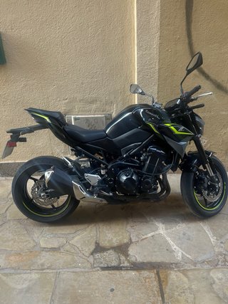 Kawasaki Z900 A2 2024 Negra