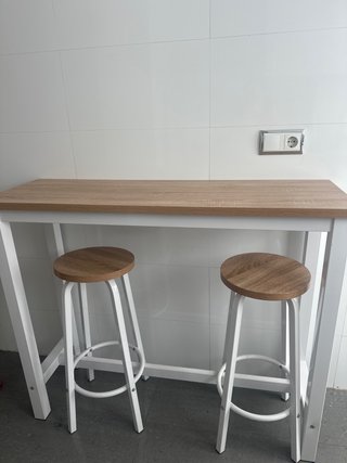 Mesa alta y 2 taburetes madera y metal