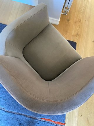 Sillónes modernos beige y marrón. Son 2