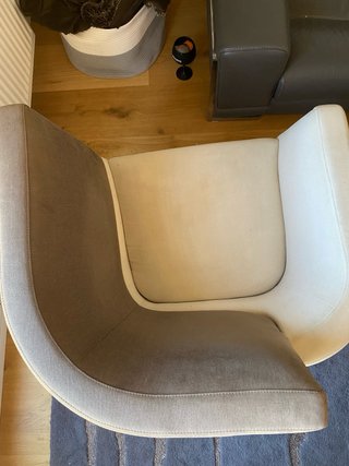 Sillónes modernos beige y marrón. Son 2