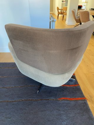 Sillónes modernos beige y marrón. Son 2