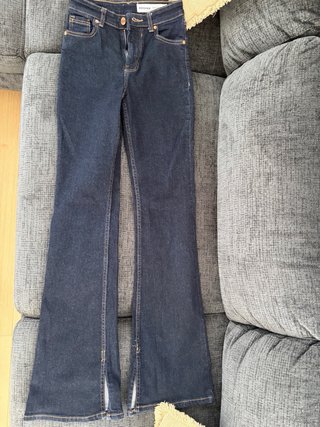 Pantalón vaquero acampanado Bershka niña T34