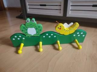Perchero infantil madera rana oruga