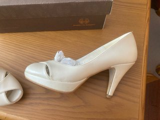 Zapatos de Novia Ángel Alarcón Blancos