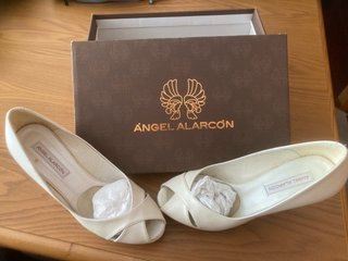 Zapatos de Novia Ángel Alarcón Blancos