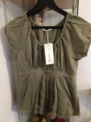 Camiseta DNA verde militar mujer