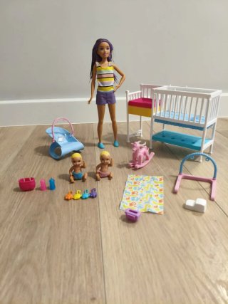 Barbie Skipper con accesorios de bebé