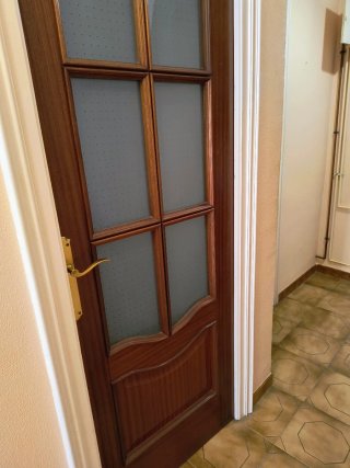 Puerta madera con 6 cristales