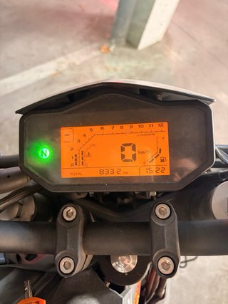 Moto 125cc Naked Negra y Amarilla