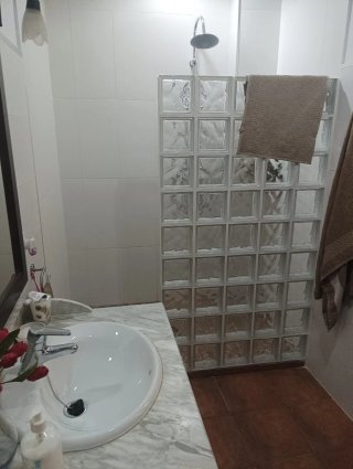 Ocasión.Se alquila casa para larga duración.