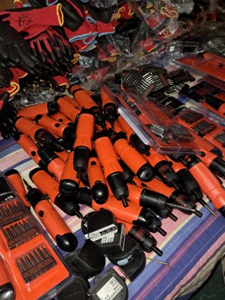 Taladro Black+Decker y Guantes de Trabajo