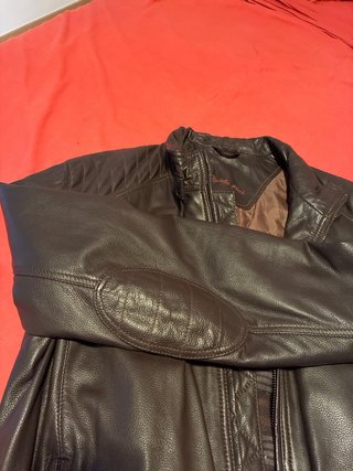 Chaqueta de cuero marrón