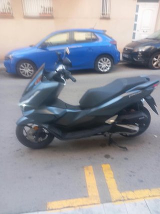 Honda PCX 2026 Gris