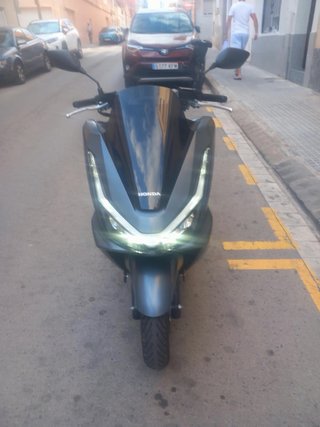 Honda PCX 2026 Gris