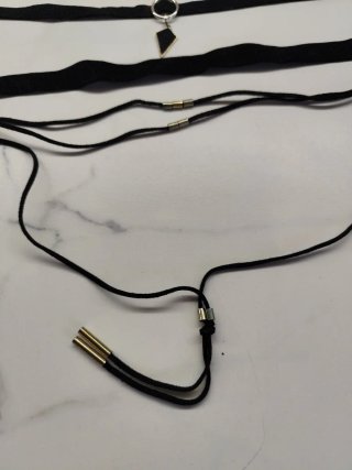 Set 4 Chokers Negro y Dorado