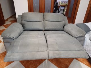 Sofá gris de tela