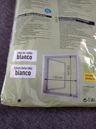 Mosquitera para ventana con cierre magnético