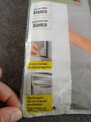 Mosquitera para ventana con cierre magnético