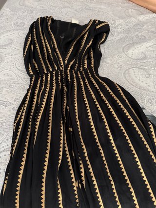 Vestido largo negro y dorado con estampado