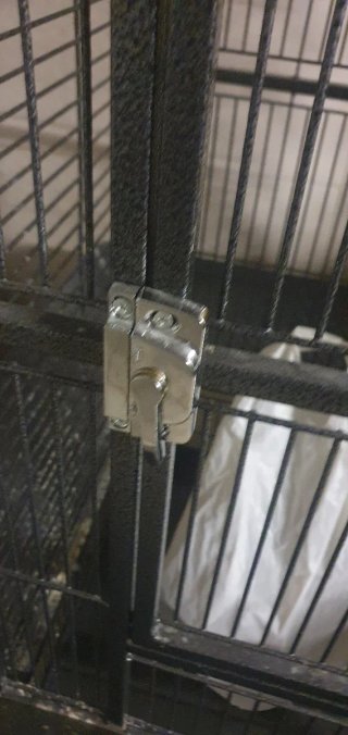 Jaula para loros con ruedas y zona de juego