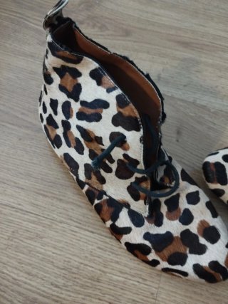 Botín Zara de piel estampado animal T.38