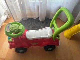 Pack andador, mesa musical y coche andador