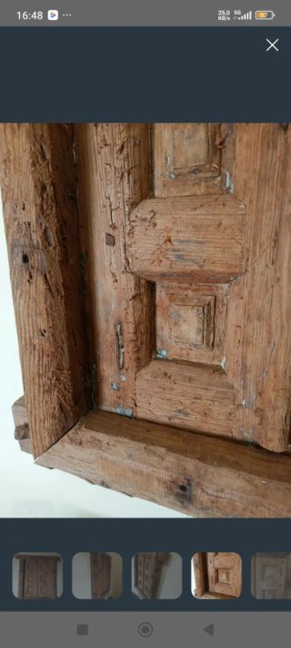 Ventana rústica centenaria de madera
