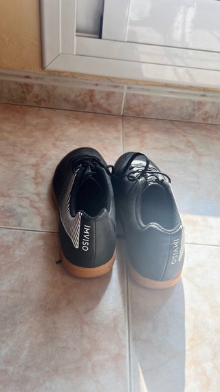 Zapatillas fútbol sala IMVISO negras y marrones