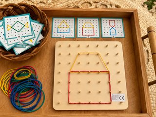 Jogo Geoplano Geometria com Cartas e Elásticos