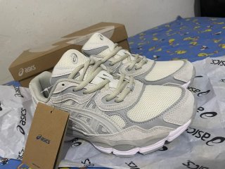 Zapatillas Asics Gris y Blanco