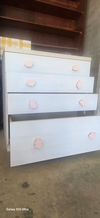 Cajonera bebé niña casi nueva, alta calidad.