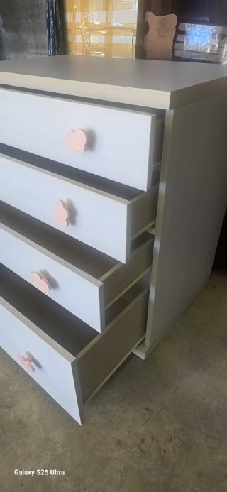 Cajonera bebé niña casi nueva, alta calidad.