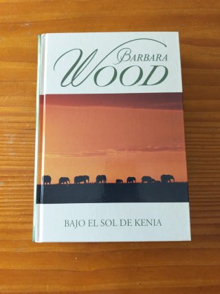 Bajo el sol de Kenia. Traducción de Jordi Beltrán.