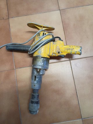 Taladro percutor amarillo