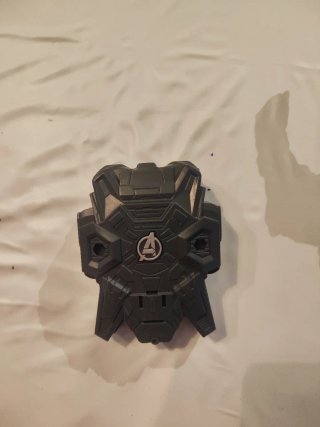 Muñeco HulkBuster y Capitán América