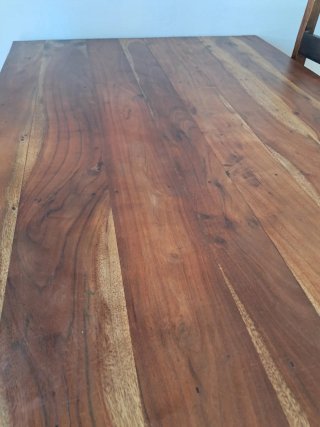 Mesa de comedor y 4 sillas de madera
