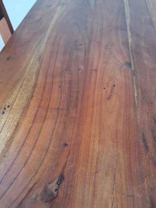 Mesa de comedor y 4 sillas de madera