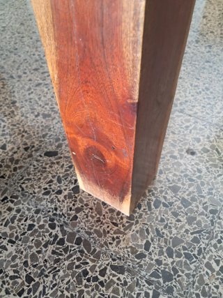 Mesa de comedor y 4 sillas de madera