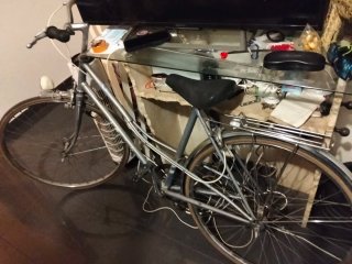 Bicicleta retro plateada