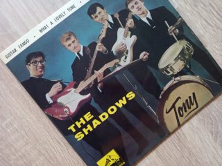 Single The Shadows 4 canciones