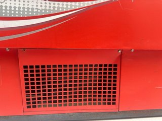 Nevera Coca-Cola bajo mostrador