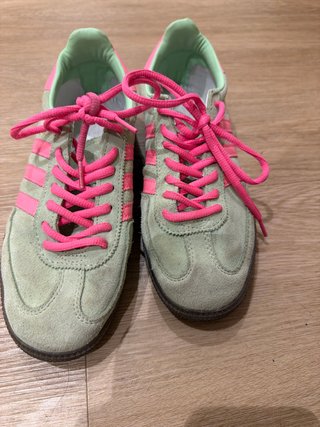 Adidas verdes y rosas